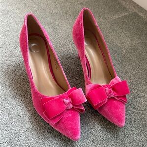 Never-Worn Elegant Pink Velvet Heels with Bow, 9.5